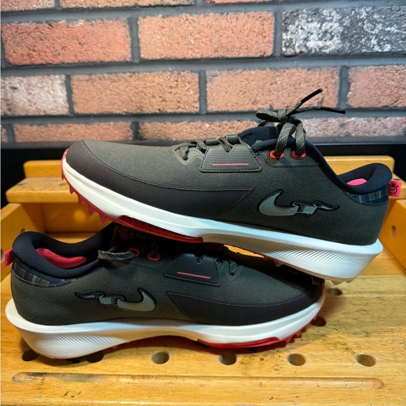 Athletic_Shoes